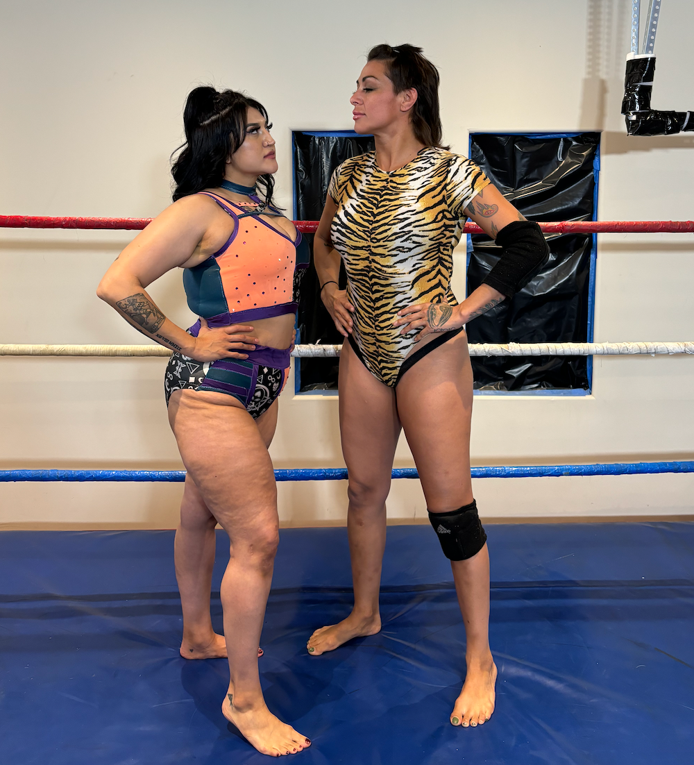 Barefoot Spread Eagle Pins Match - Esmerelda v Miss Big D