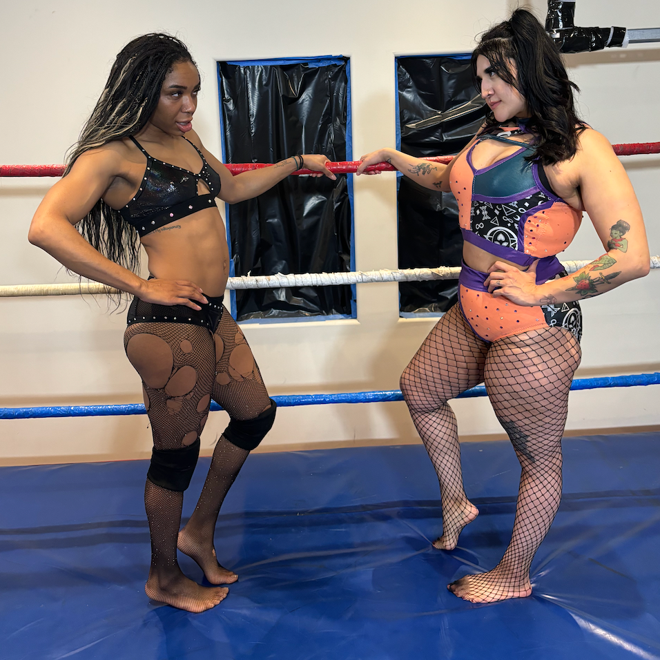 Foxy Fishnets Lockup Match - Cocoa v Esmerelda
