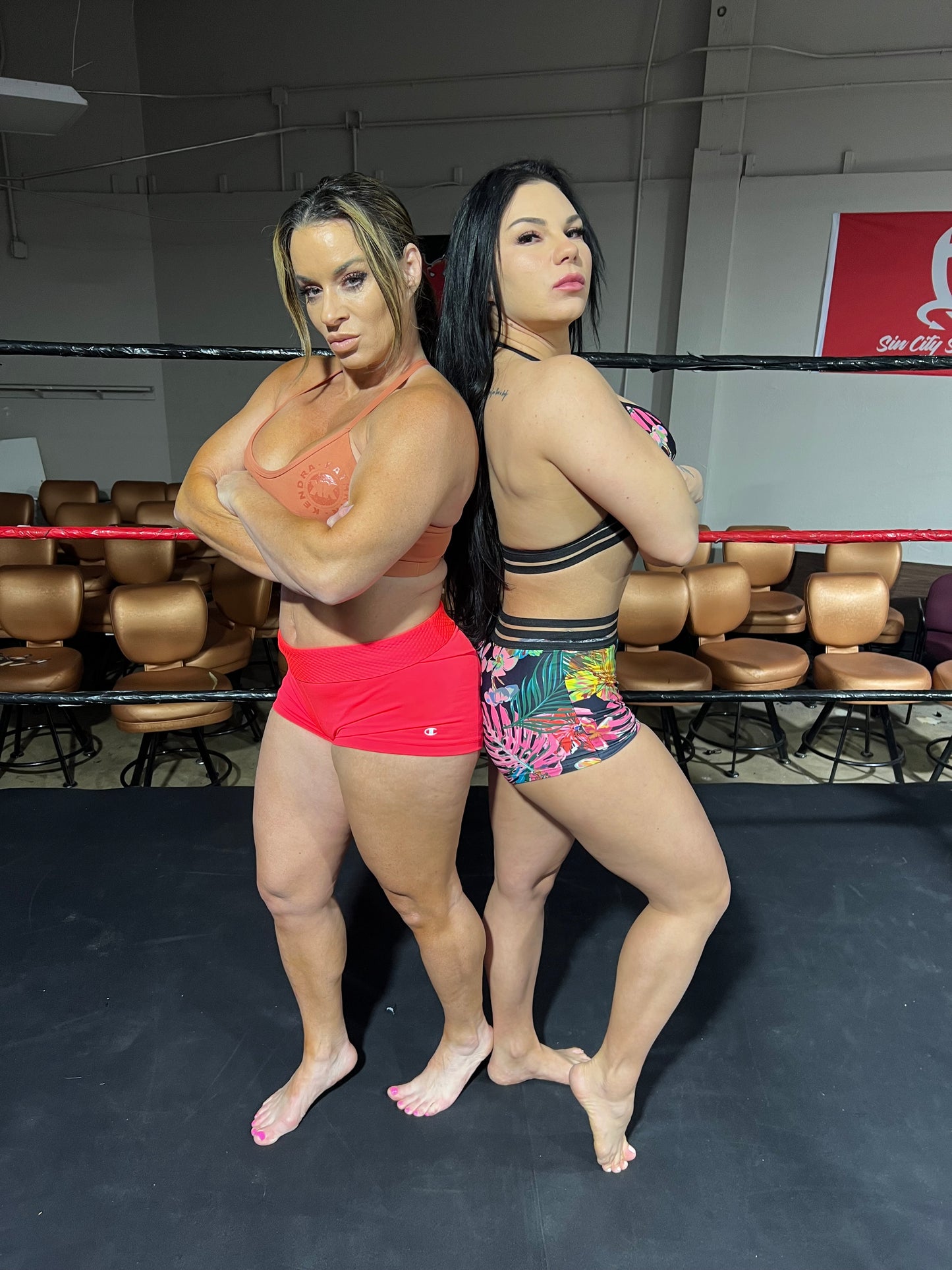 Barefoot Sexy Pins Match - Jen Thomas v Hungarian