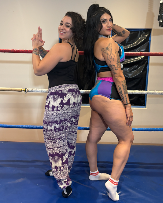 Sexy Stinkfaces and Ab Attacks for the PPW Boss!!
