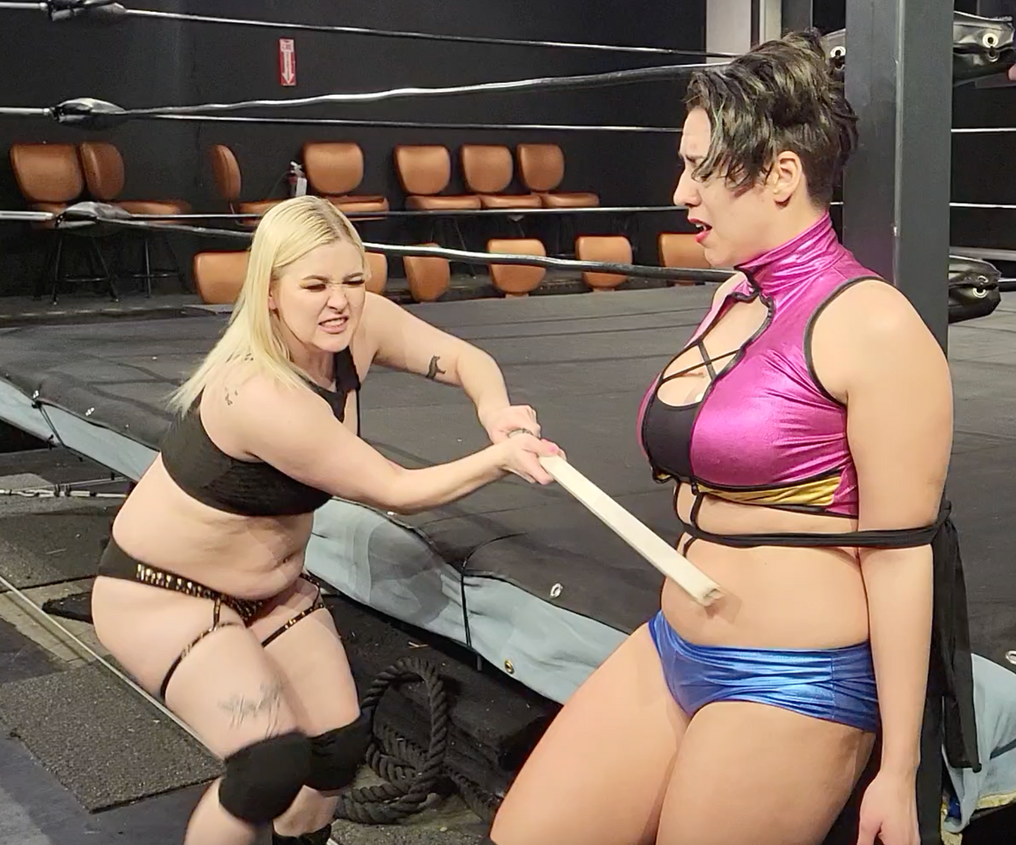 Kendo Stick Match: Heroine versus Villainess!